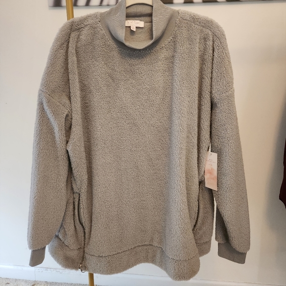 NWT New Directons fuzzy pullover sweatshirt,  Grey, size XXL - Picture 4 of 4